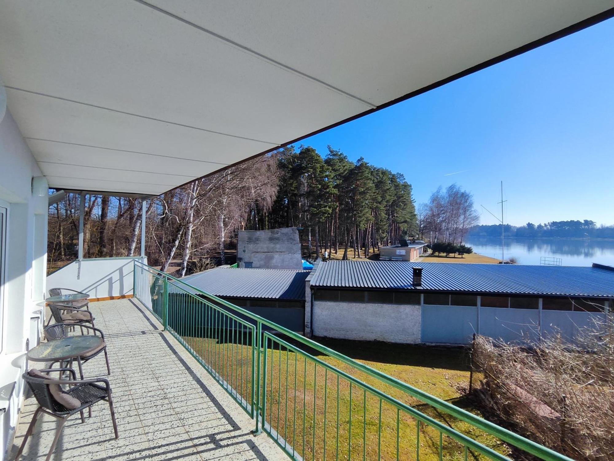 Отель Yacht Club Bezdrev Глубока-над-Влтавой Экстерьер фото